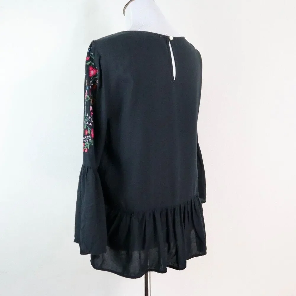 Beach Lunch Lounge Size M Embroidered 3/4 Bell Sleeve Blouse Black